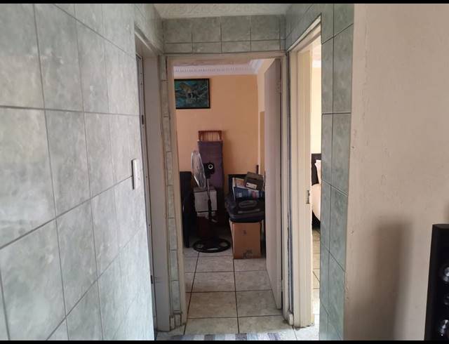 2 BEDROOM HOUSE FOR SALE IN TEKWANE